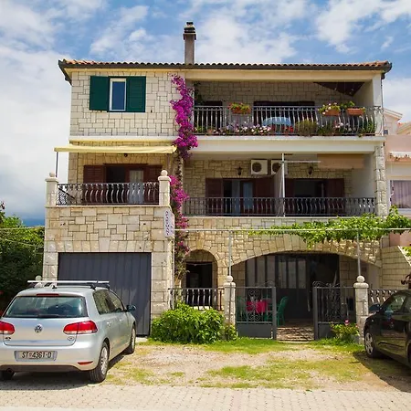 Apartment Bartul Sućuraj