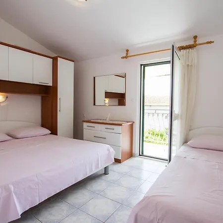 Apartment Bartul Sucuraj